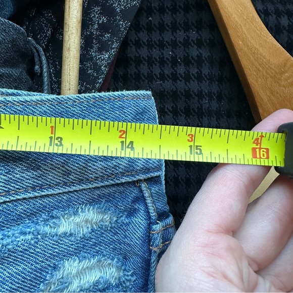 Levi’s 501 high waisted jean shorts - Picture 9 of 10